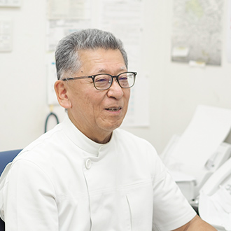 院長診療風景の写真