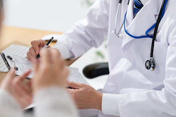 医師の診察イメージ画像